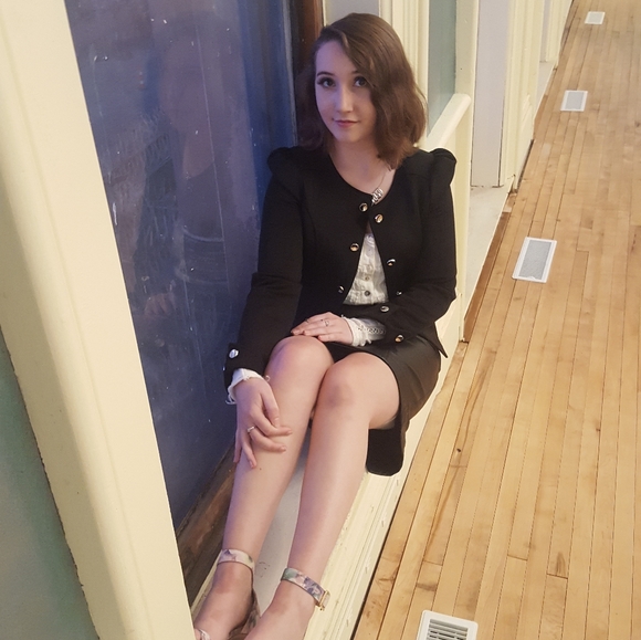 Meet your Posher, Kristen - Picture 3 of 4